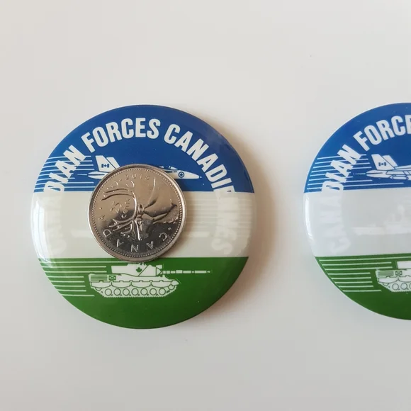 {FWP} Canadian Forces Button Pin - Picture 5 of 5